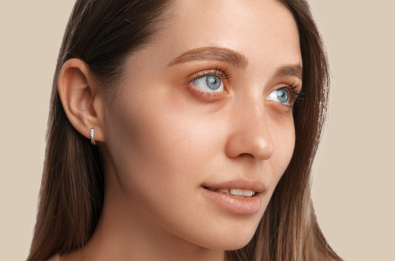 Légère bouffissure ou ombrage sous les yeux